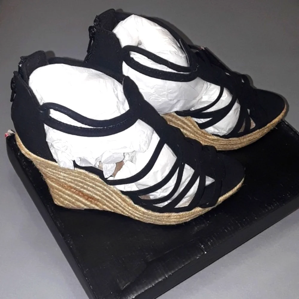🆕️Charlotte Russe Black Suede Wedge Heels. Women's Size: 8. NWOT